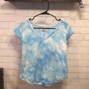 Selling a summer/ spring Hollister tee